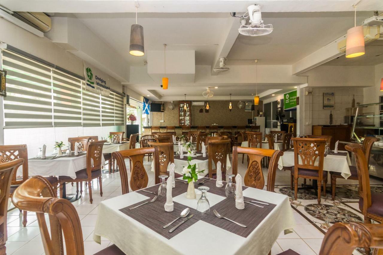 Vaccinated Staff - Oyo 1771 Zeke Hotel Batam Екстериор снимка